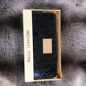 Michael Kors signature embossed MK walle